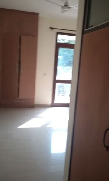 Room in 3 BHK Apartment at Vipul Greens, Sector 48 – for Rent