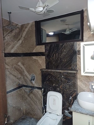 Furnished Amenities in 3 BHK Builder Floor at East Of Kailash – for Rent