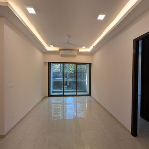 2 BHK Apartment For Rent in Bandra East