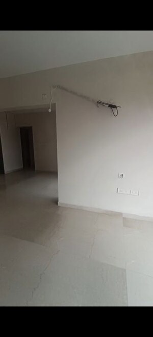 Room in 3 BHK Apartment at Sheth Avalon, Laxmi Nagar – for Rent