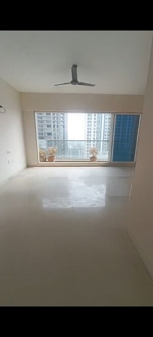 Room in 3 BHK Apartment at Sheth Avalon, Laxmi Nagar – for Rent