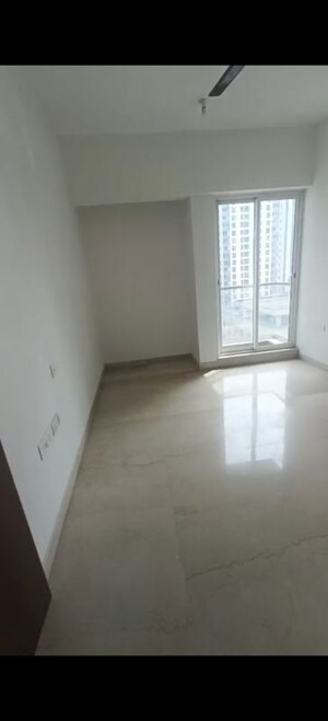 Room in 3 BHK Apartment at Sheth Avalon, Laxmi Nagar – for Rent