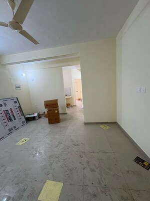 Room in 2.5 BHK Apartment at Pyramid Altia, Sector 70a – for Rent