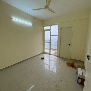 Room in 2.5 BHK Apartment at Pyramid Altia, Sector 70a – for Rent
