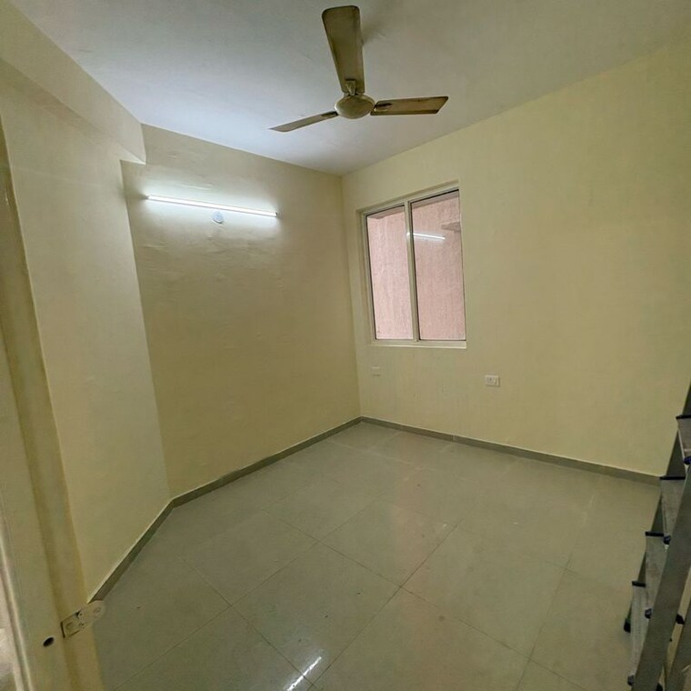 Room, pyramid-altia 2.5 Bedroom 800 Sq.Ft. Apartment In Sector 70a Gurgaon 9861565