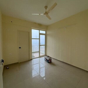 Room in 2.5 BHK Apartment at Pyramid Altia, Sector 70a – for Rent