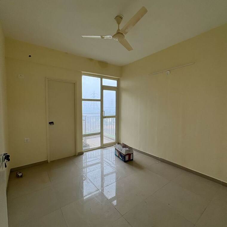 Room, pyramid-altia 2.5 Bedroom 800 Sq.Ft. Apartment In Sector 70a Gurgaon 9861565