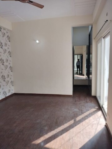 Room in 2 BHK Apartment at Jm Orchid, Sector 76 – for Sale