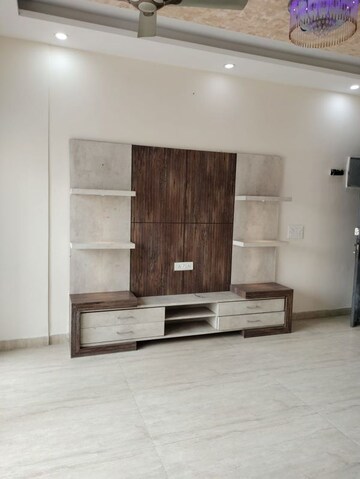 Room in 2 BHK Apartment at Jm Orchid, Sector 76 – for Sale