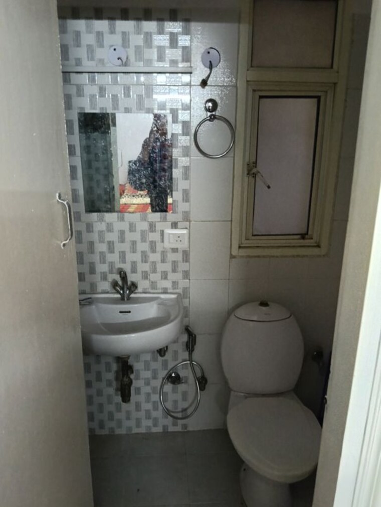 Bathroom, chhalera 1 Bedroom 451 Sq.Ft. Builder Floor In Chhalera Noida 9861671