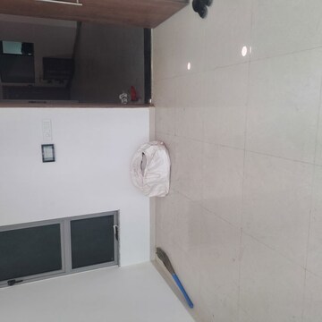 Room in 2 BHK Apartment at Kalpataru Immensa, Kolshet Road – for Sale