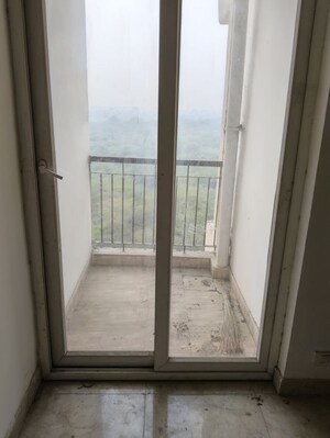 Room in 2.5 BHK Apartment at Amrapali Leisure Park, Amrapali Leisure Valley – for Rent