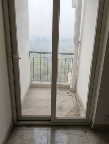 Room in 2.5 BHK Apartment at Amrapali Leisure Park, Amrapali Leisure Valley – for Rent