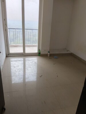 Room in 2.5 BHK Apartment at Amrapali Leisure Park, Amrapali Leisure Valley – for Rent