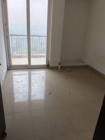 Room in 2.5 BHK Apartment at Amrapali Leisure Park, Amrapali Leisure Valley – for Rent