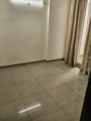 Room in 3 BHK Apartment at Amrapali Leisure Park, Amrapali Leisure Valley – for Rent