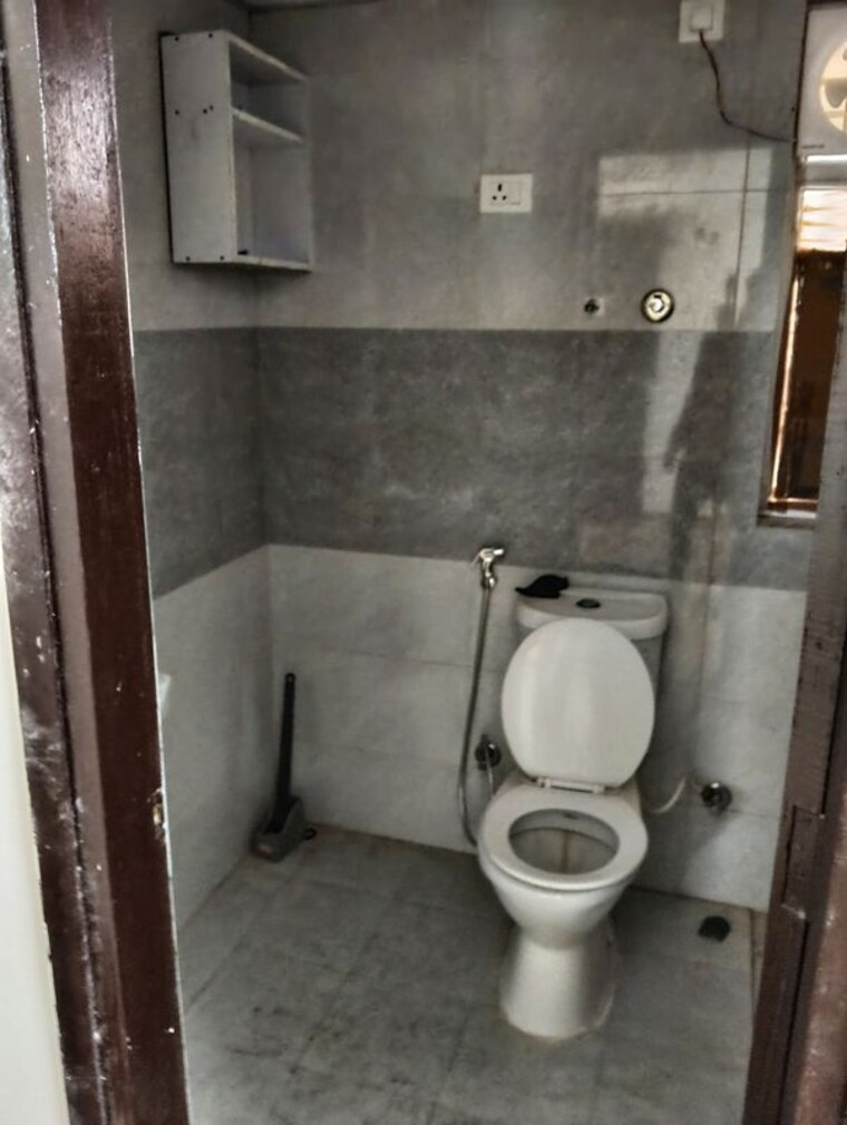 Bathroom, amrapali-leisure-park 3 Bedroom 1145 Sq.Ft. Apartment In Amrapali Leisure Valley Greater Noida 9861856