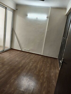 Room in 3 BHK Apartment at Amrapali Leisure Park, Amrapali Leisure Valley – for Rent