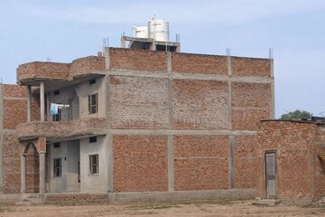 6+ BHK Independent House For Sale in Hakul Ganj