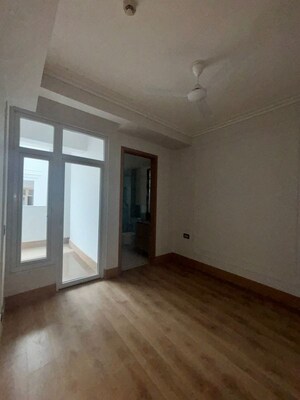 Room in 4 BHK Apartment at DLF The Grove, Sector 54 – for Rent