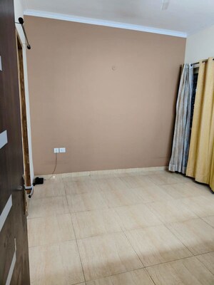Room in 3 BHK Apartment at Skytech Matrott, Sector 76 – for Rent