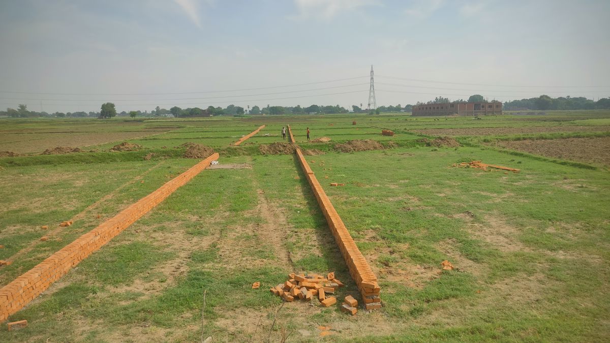 Plot For Sale in Alinagar