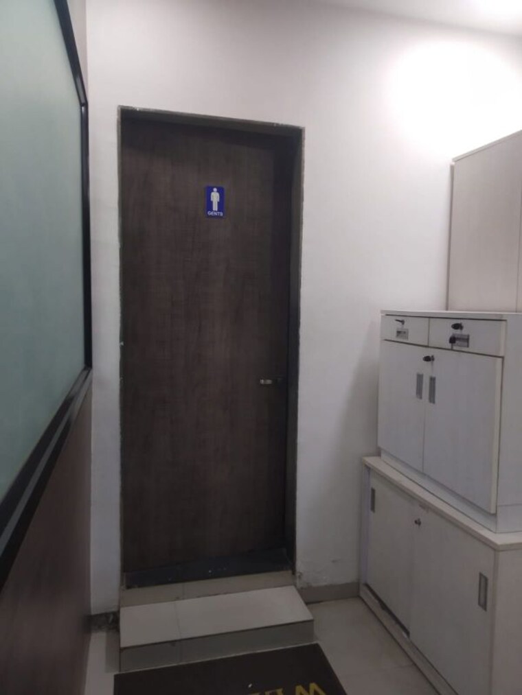 Washroom, wakadewadi Commercial Office Space 3379 Sq.Ft. In Wakadewadi Pune 9862203