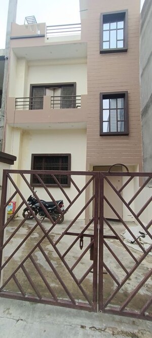 2 BHK Builder Floor For Rent in Kandawa