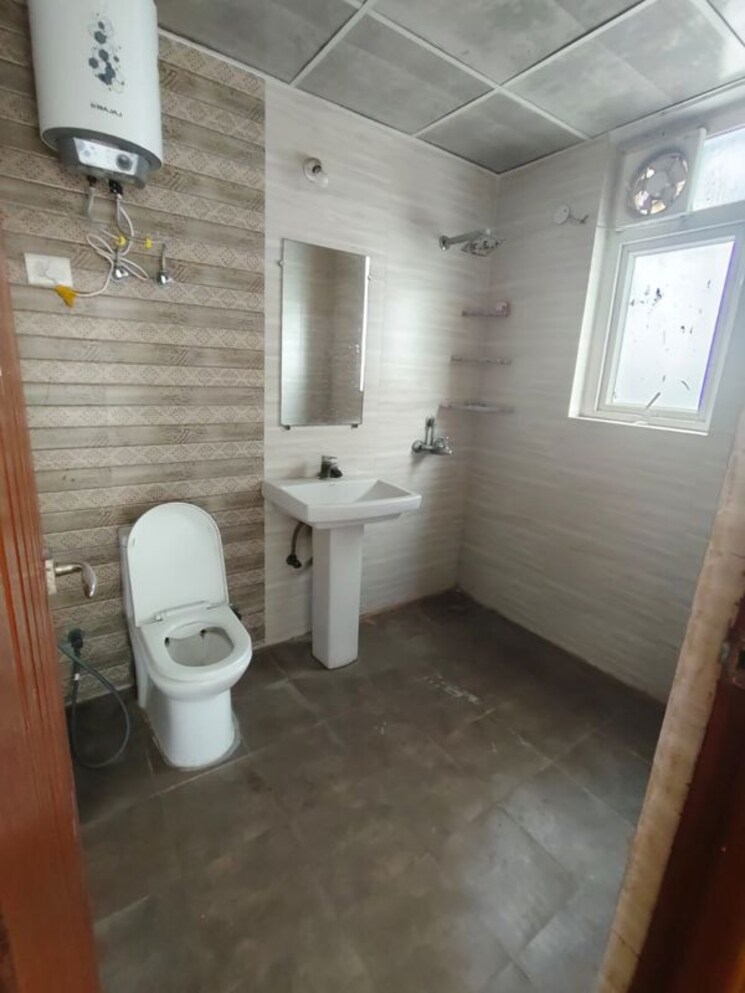 Bathroom, urbtech-hilston 3 Bedroom 1645 Sq.Ft. Apartment In Sector 79 Noida 9862282