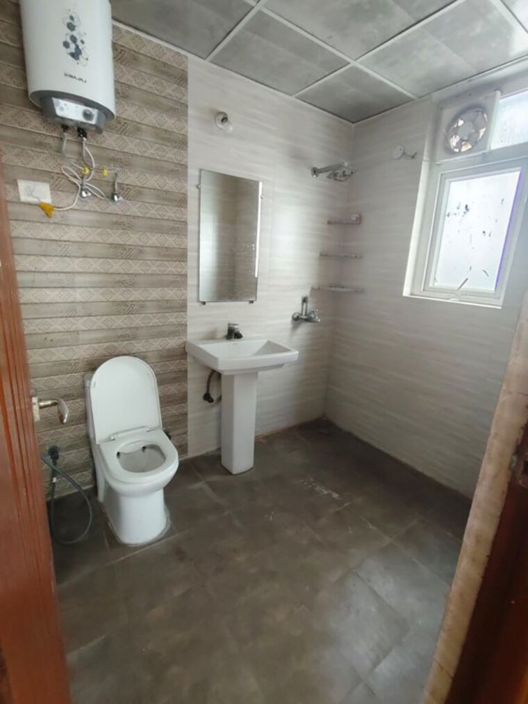 Bathroom, urbtech-hilston 3 Bedroom 1645 Sq.Ft. Apartment In Sector 79 Noida 9862282