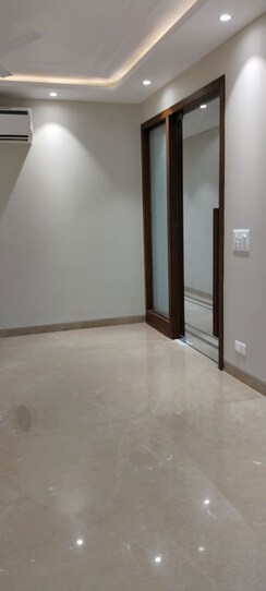 4 BHK + Servant Room Apartment For Sale in Navjeevan Vihar