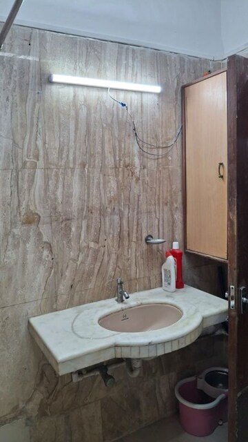 Bathroom in 1 BHK Apartment at Andheri East – for Rent