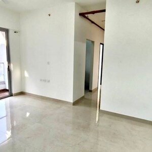 Room in 1 BHK Apartment at Sheth Avante, Mumbai Central Suburbs – for Rent