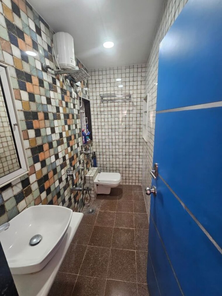 Bathroom, andheri west 2 Bedroom 800 Sq.Ft. Apartment In Andheri West Mumbai 9862442