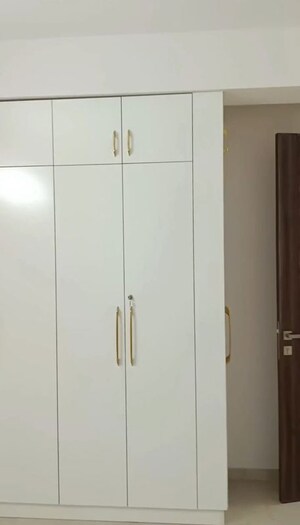 Furnished Amenities in 2.5 BHK Apartment at Smart World Gems, Sector 89 – for Rent