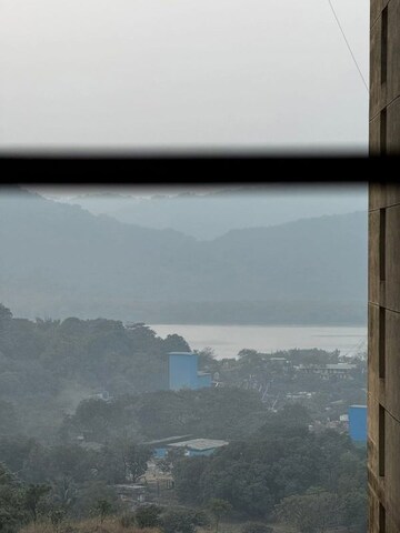 Room in 1.5 BHK Apartment at Lodha Splendora, Ghodbunder Road – for Rent