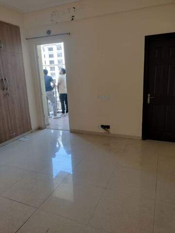 Room in 3 BHK Apartment at Gaur Sportswood, Sector 79 – for Rent