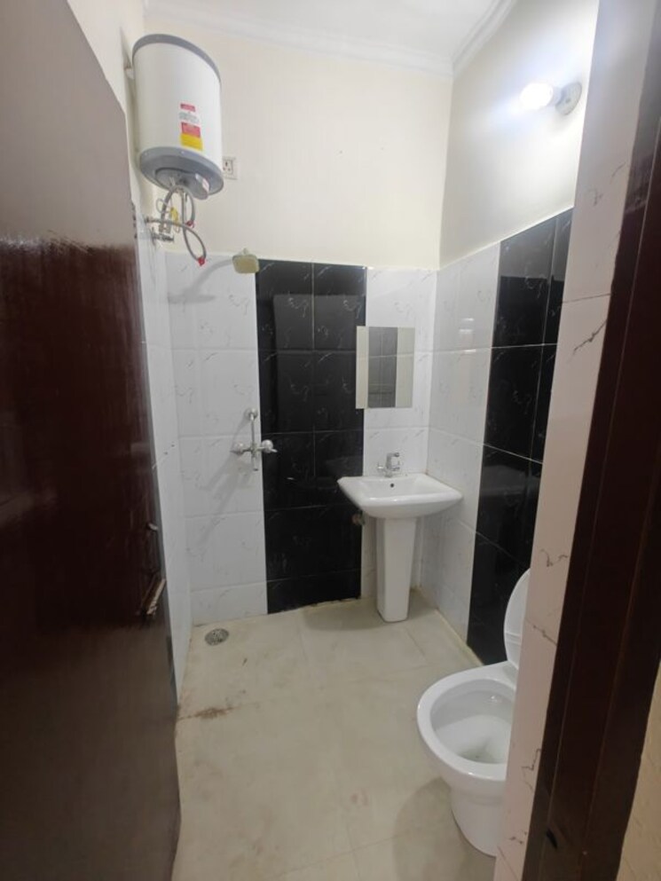 Bathroom, vip road 2 Bedroom 1600 Sq.Ft. Apartment In Vip Road Zirakpur 9862514