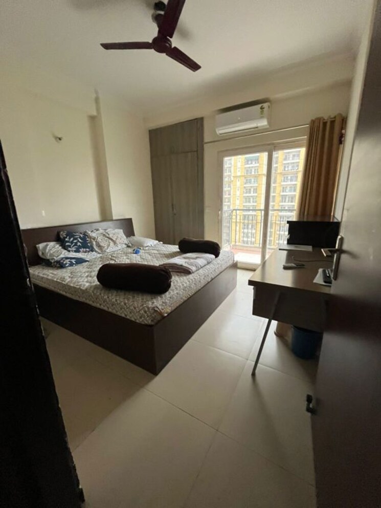 Master Bedroom, mahagun-mirabella 2 Bedroom 847 Sq.Ft. Apartment In Sector 79 Noida 9862527