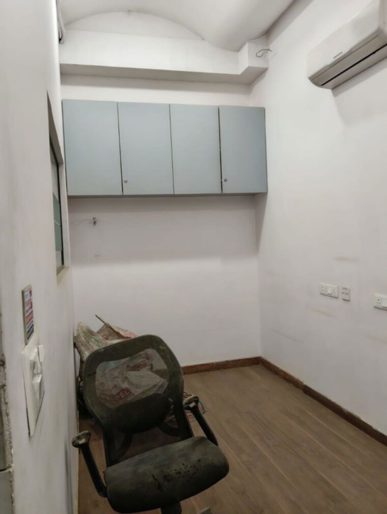 Bathroom, naraina industrial area phase 1 Commercial Office Space 1500 Sq.Ft. In Naraina Industrial Area Phase 1 Delhi 9862438