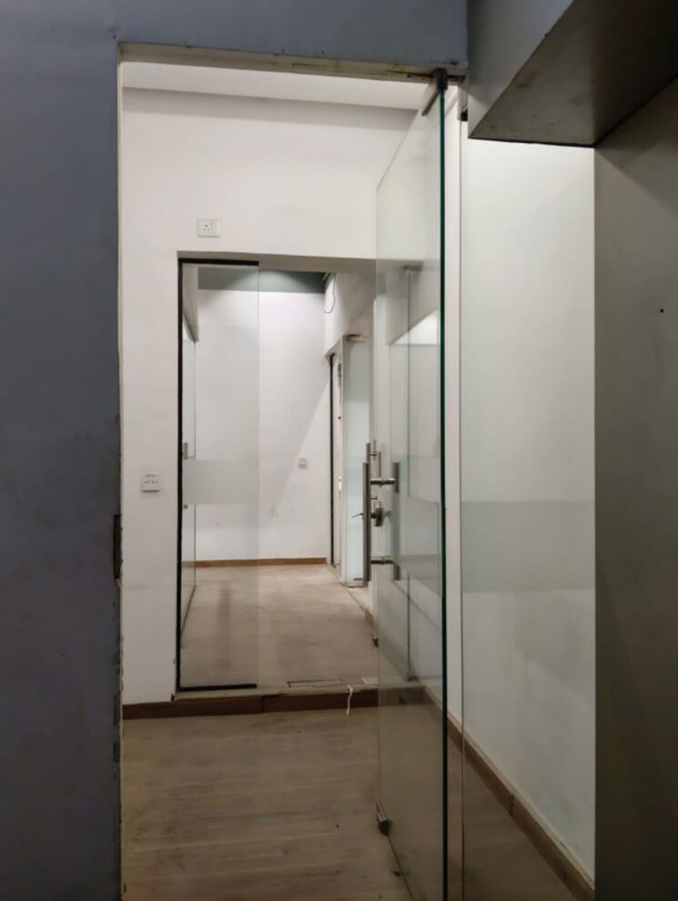 Bathroom, naraina industrial area phase 1 Commercial Office Space 1500 Sq.Ft. In Naraina Industrial Area Phase 1 Delhi 9862438