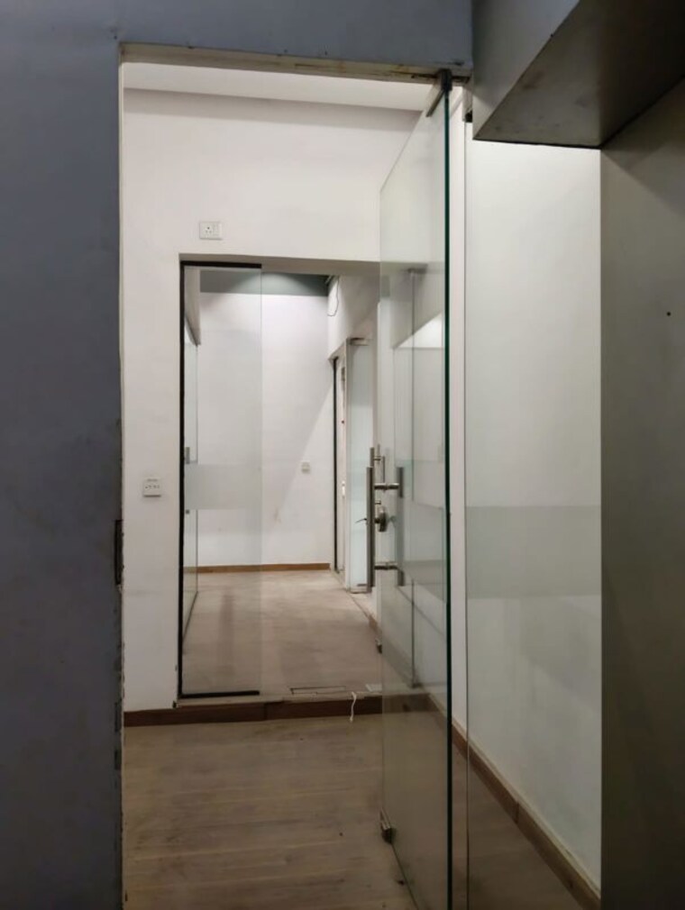Bathroom, naraina industrial area phase 1 Commercial Office Space 1500 Sq.Ft. In Naraina Industrial Area Phase 1 Delhi 9862438