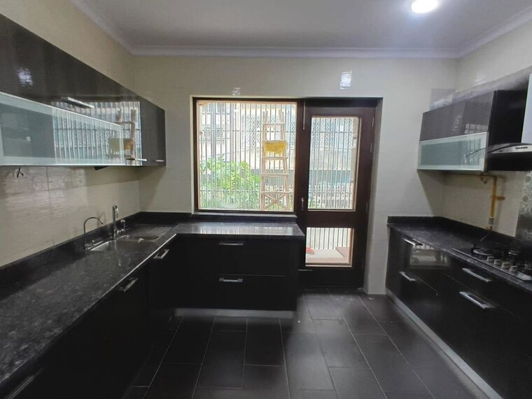Kitchen, defence colony Studio 550 Sq.Ft. Apartment In Defence Colony Delhi 9862488
