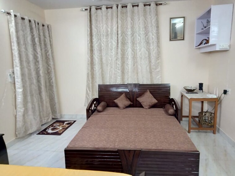 Bedroom, defence colony Studio 550 Sq.Ft. Apartment In Defence Colony Delhi 9862488
