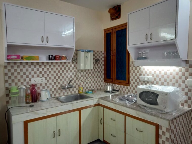 Kitchen, defence colony Studio 550 Sq.Ft. Apartment In Defence Colony Delhi 9862488
