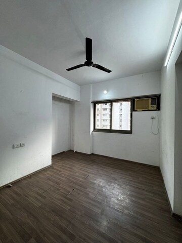 Room in 3 BHK Apartment at Lodha Splendora, Ghodbunder Road – for Rent