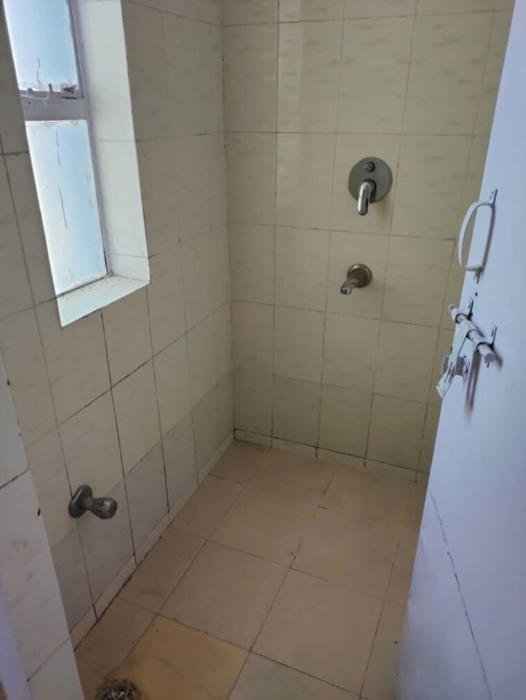 Bathroom, vasant kunj 1 Bedroom 650 Sq.Ft. Apartment In Vasant Kunj Delhi 9862532