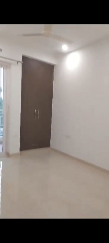 Room in 2 BHK Apartment at Elite Golf Green, Sector 79 – for Rent
