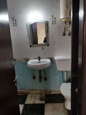 Bathroom in 3.5 BHK Apartment at Dwarka – for Rent