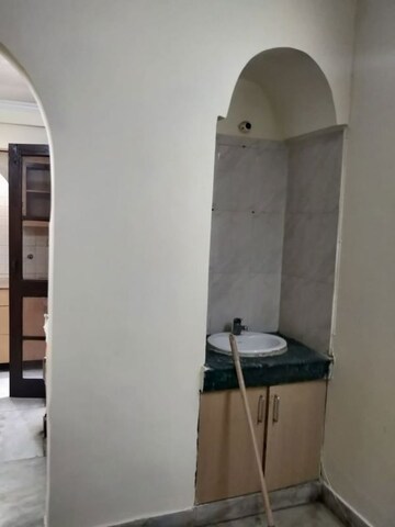 Furnished Amenities in 3.5 BHK Apartment at Dwarka – for Rent